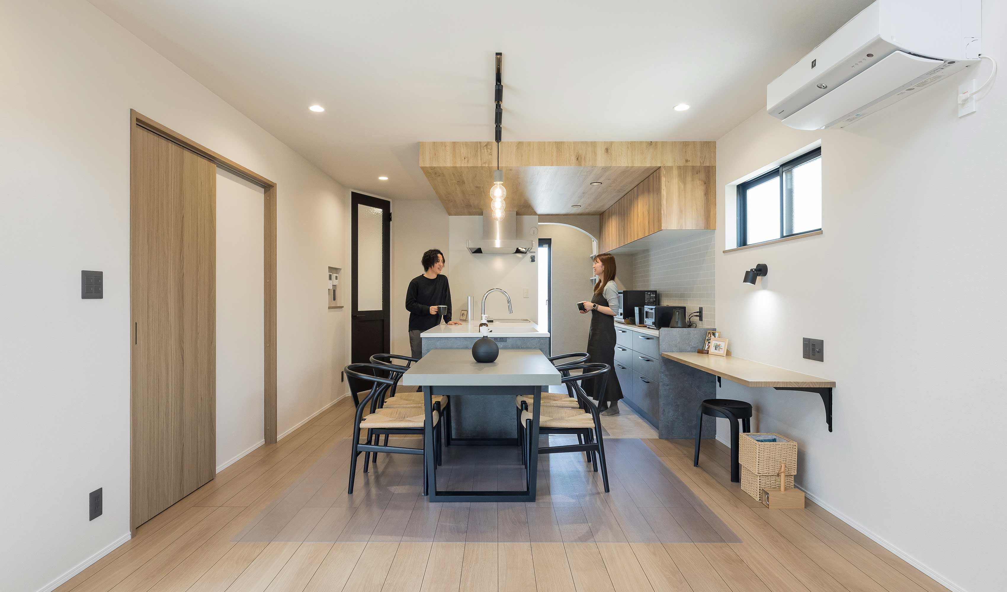 夫婦2人のリビング風景