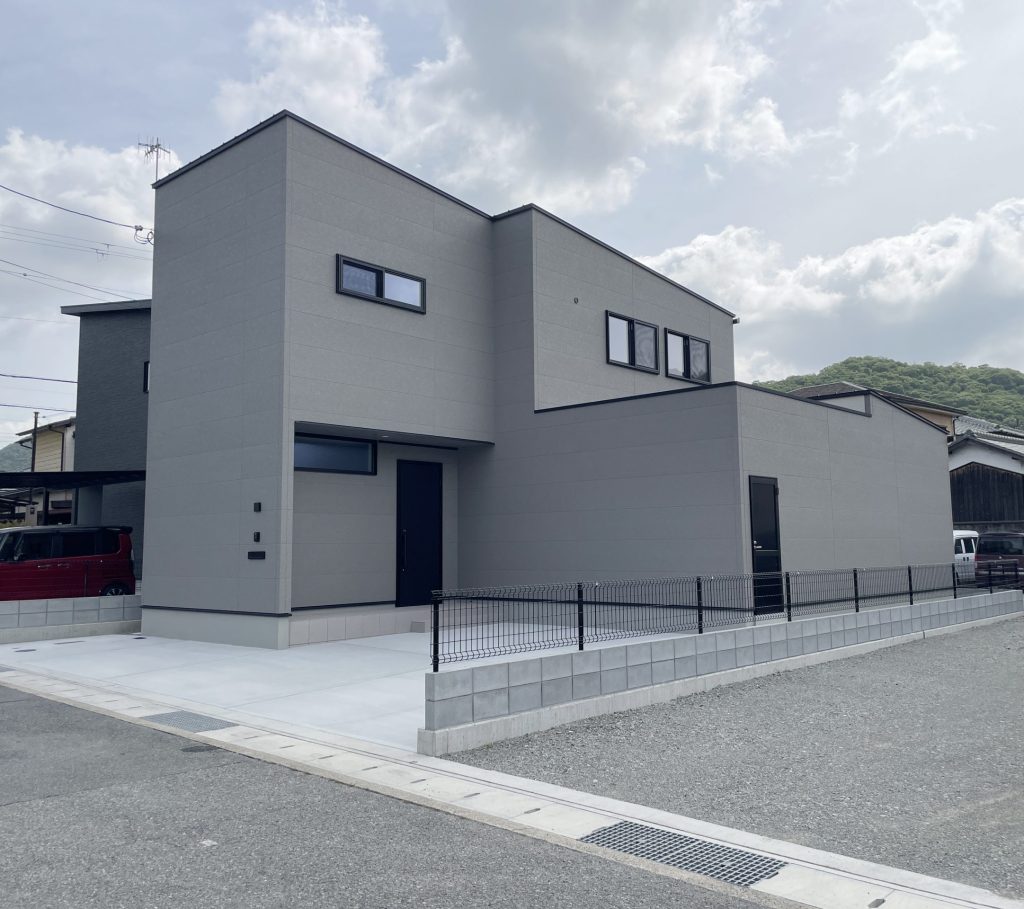 【姫路市 注文住宅 31坪】<br>光がたくさん入るプライベートな中庭とリビングがつながる家