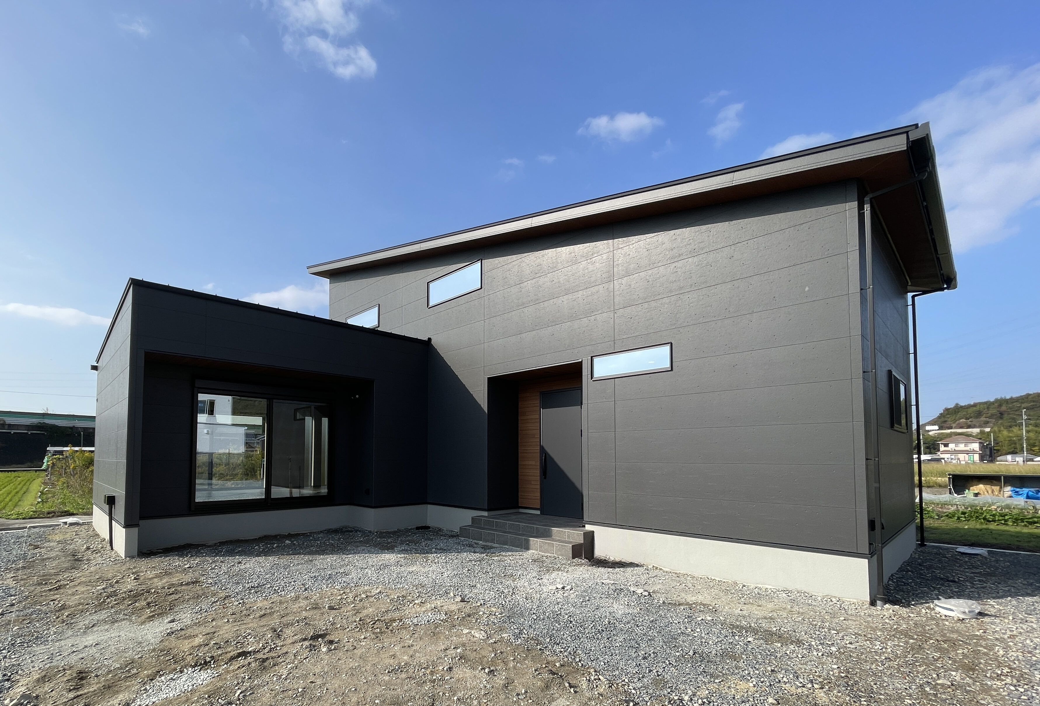 アイランドキッチンが主役の半平屋