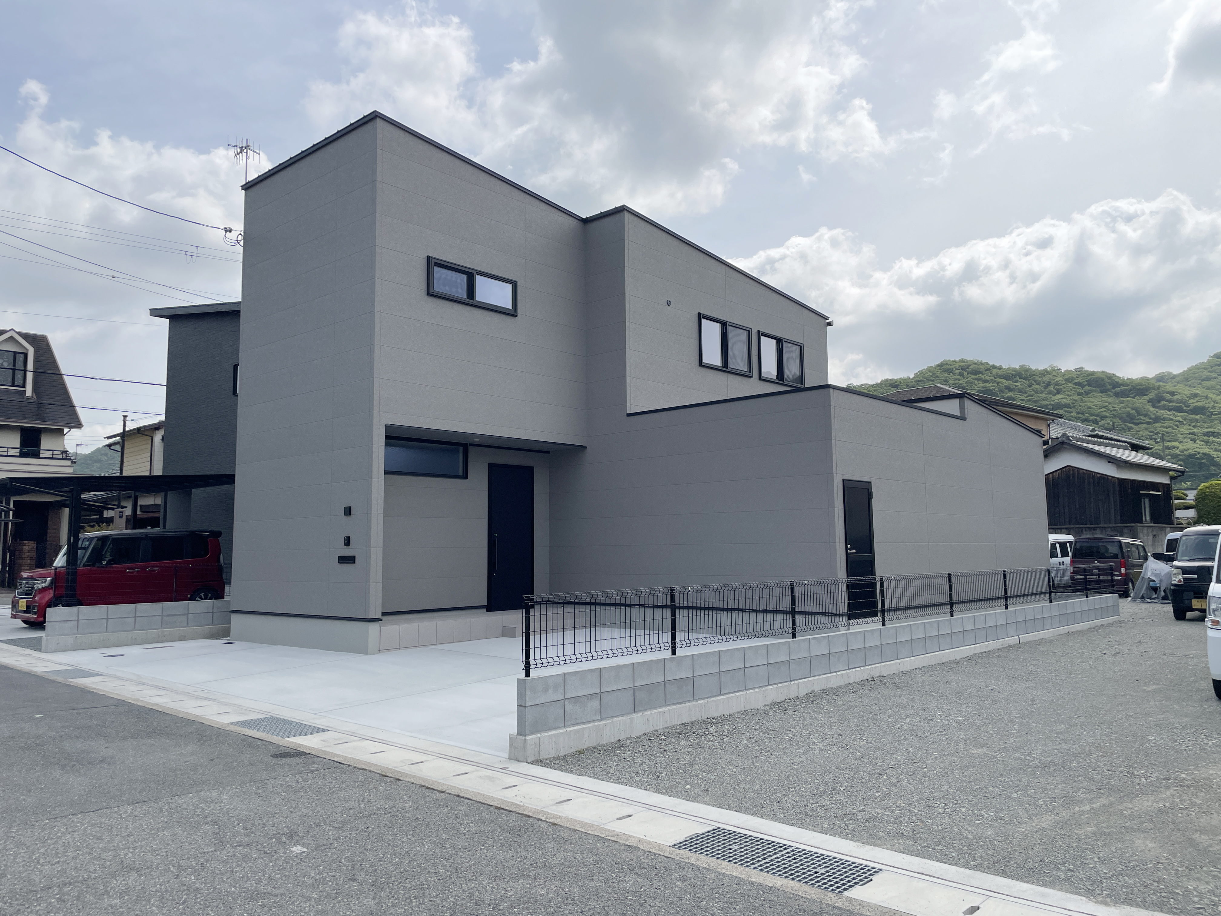 中庭とリビングがつながる家