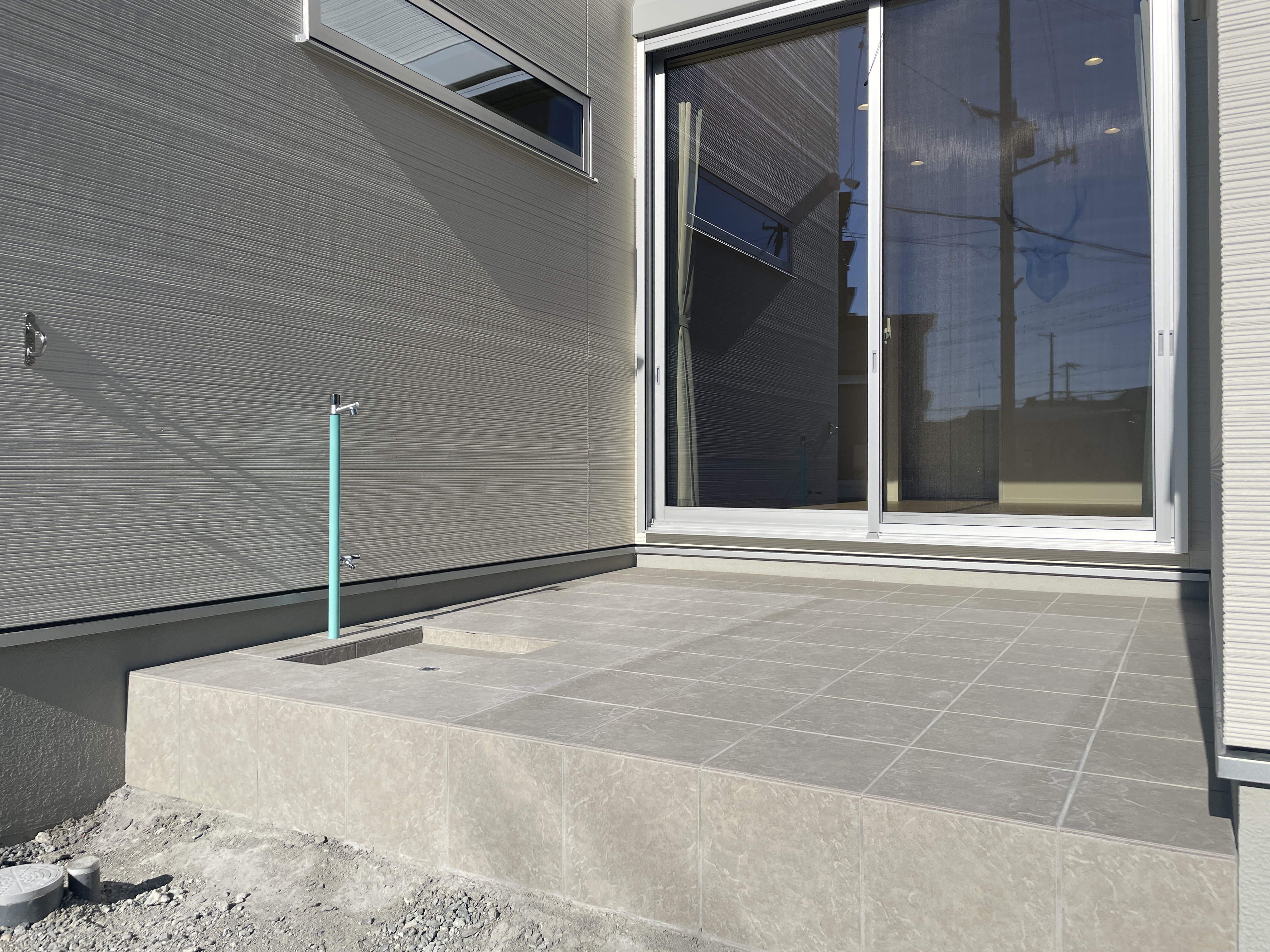 30代夫婦が建てたコの字型の中庭のある家